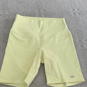 ALO Yoga Women's Light Yellow Bike Shorts